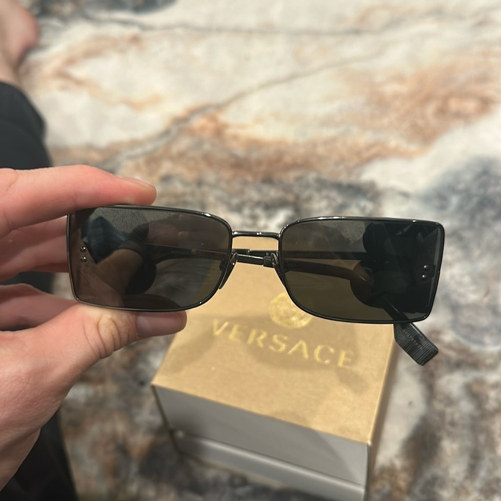 Burberry men’s gray sunglasses 57 mm big B